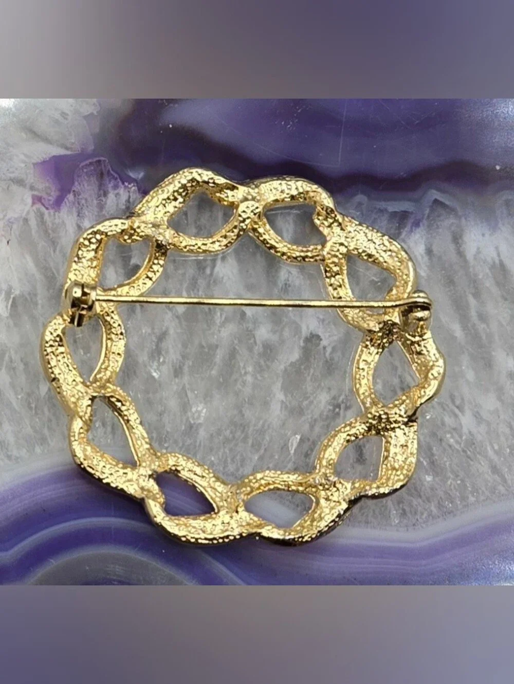 Textured Wreath Circle Brooch Gold Tone EUC Measures 1¾